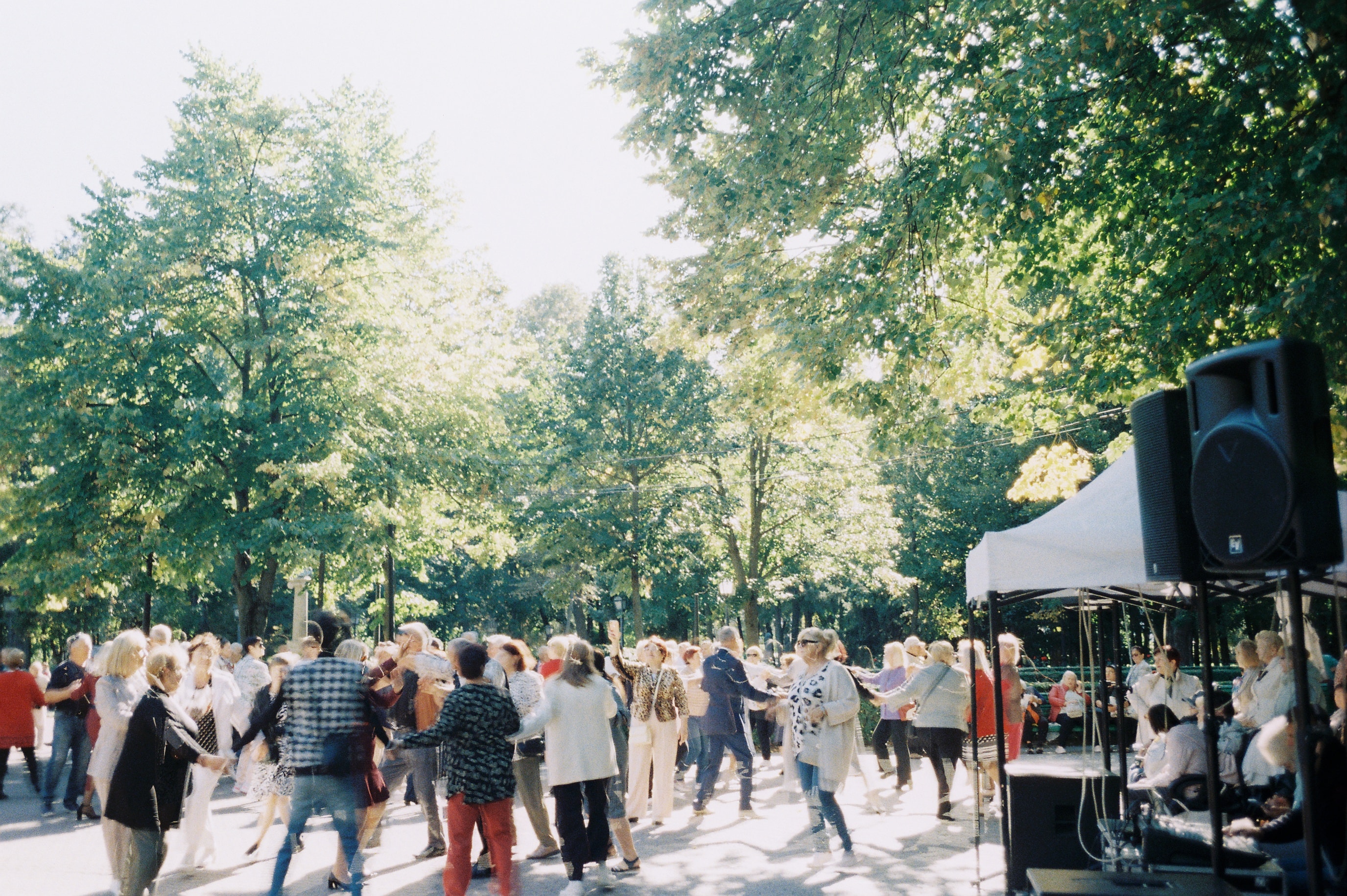 Folkedans i parken